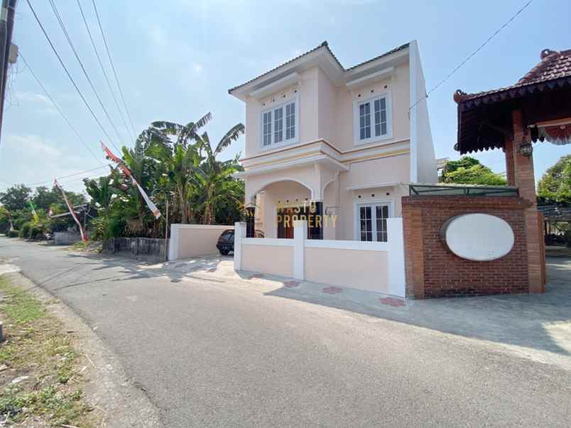 rumah desain klasik modern dekat kampus 4 uad jogja