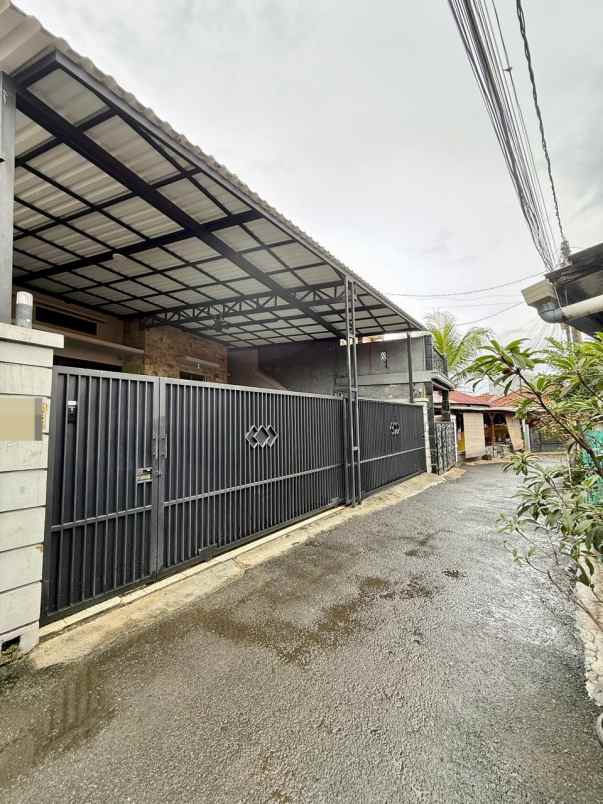 rumah favorit area tanjung barat akses tol cepat