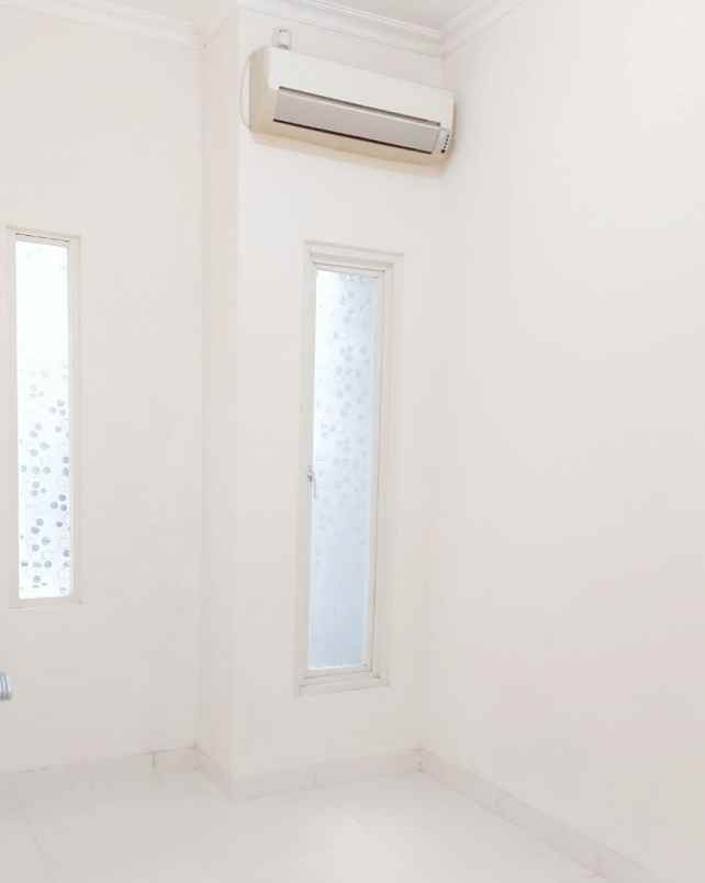 rumah graha sukolilo regency siap huni