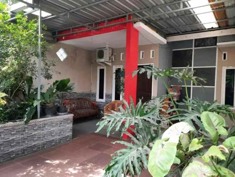 rumah hook luas di sidokarto jl godean km 8 sleman