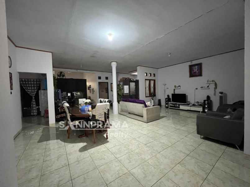 rumah luas mewah di dekat samsat pesona square retam