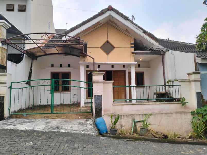 rumah luas tenang dan nyaman duta bukit mas banyumanik