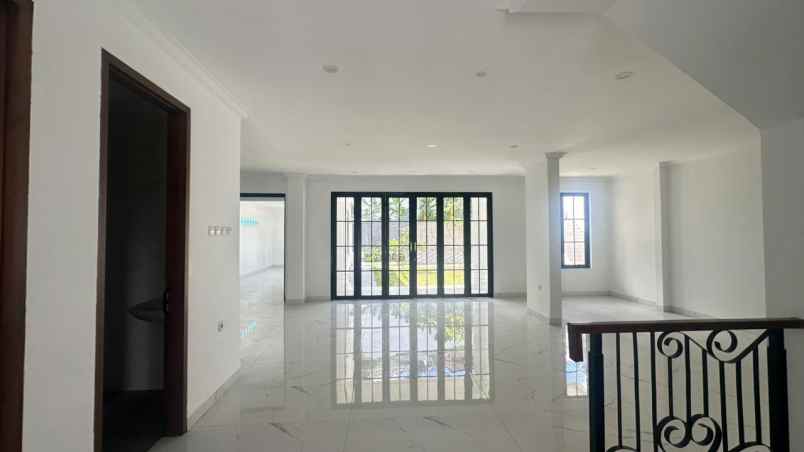 rumah luxury di sentul city dengan kolam renang