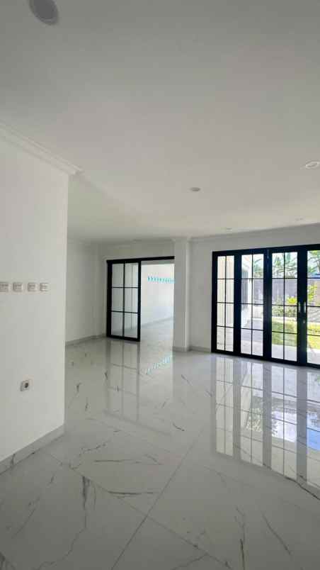 rumah luxury di sentul city dengan kolam renang