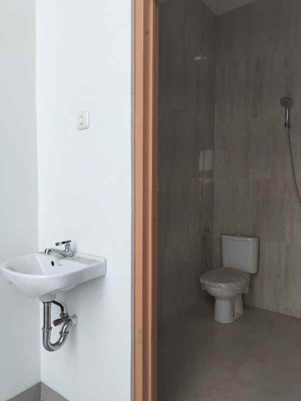 rumah mewah 2 lantai lokasi strategis di ciganitri