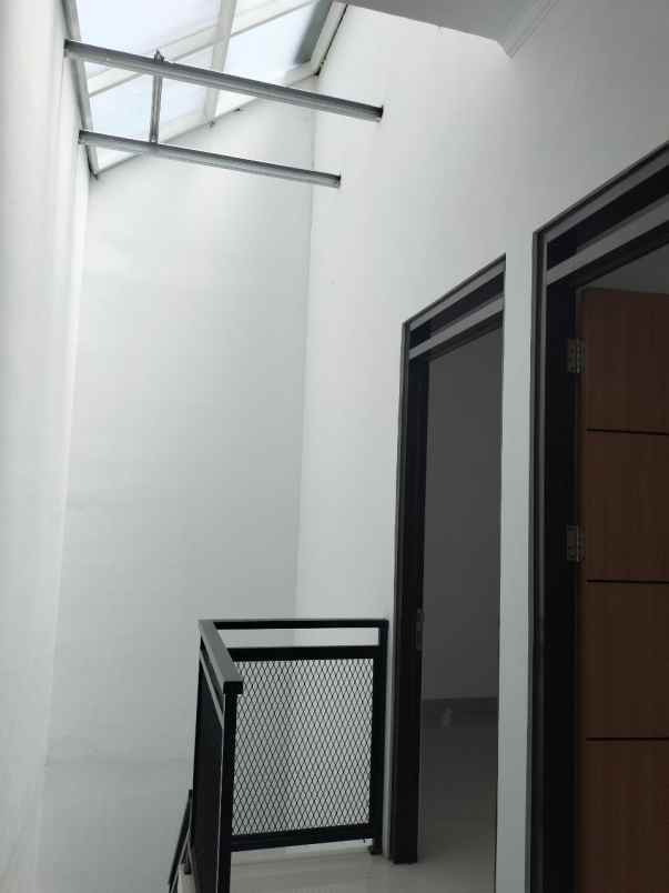 rumah mewah 2 lantai lokasi strategis di ciganitri