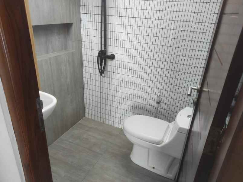 rumah mewah 2 lantai siap huni di sewon bantul