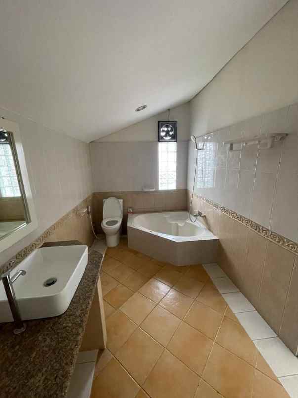rumah mewah 2 lt jl malang menteng jakarta pusat