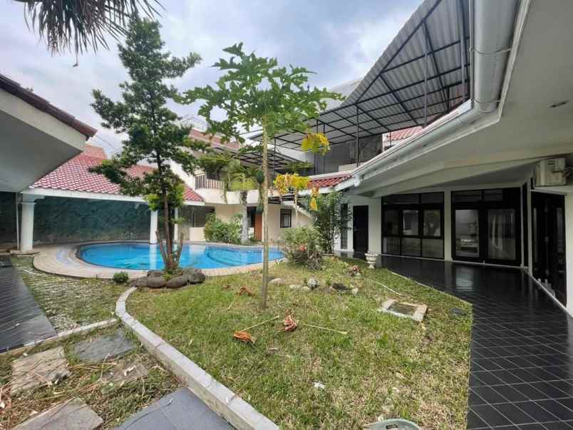 rumah mewah 2 lt jl malang menteng jakarta pusat