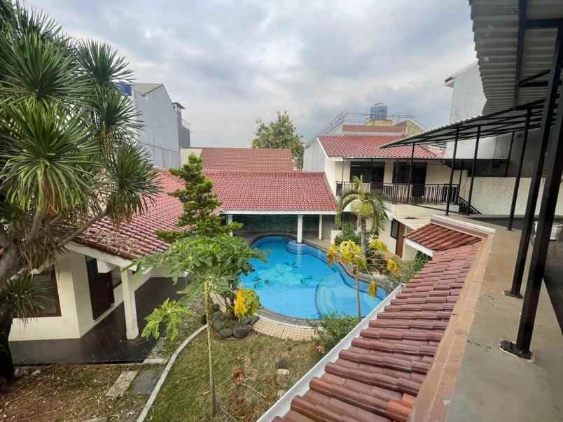 rumah mewah 2 lt jl malang menteng jakarta pusat