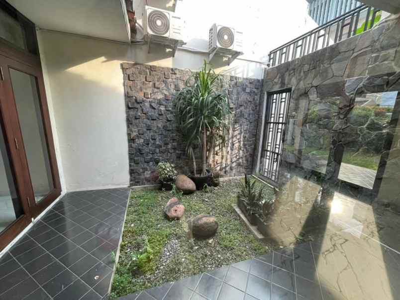 rumah mewah 2 lt jl malang menteng jakarta pusat