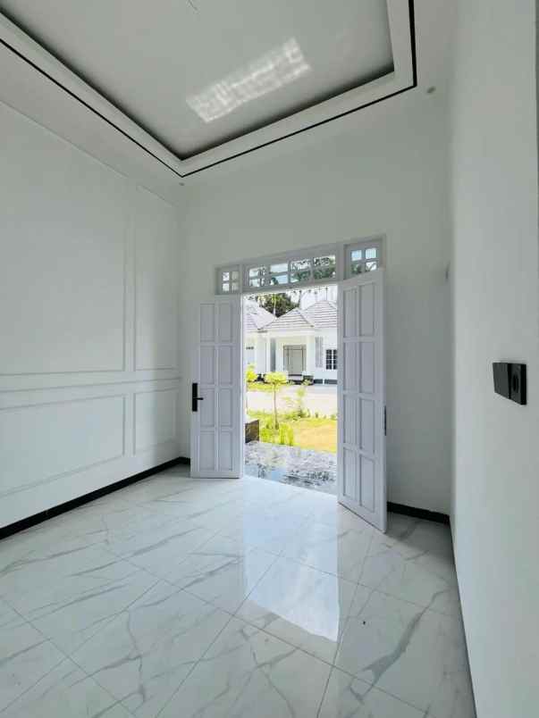 rumah mewah dekat gerbang toll