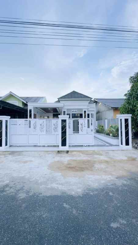 rumah mewah dekat gerbang toll