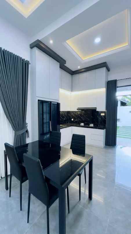 rumah mewah dekat gerbang toll
