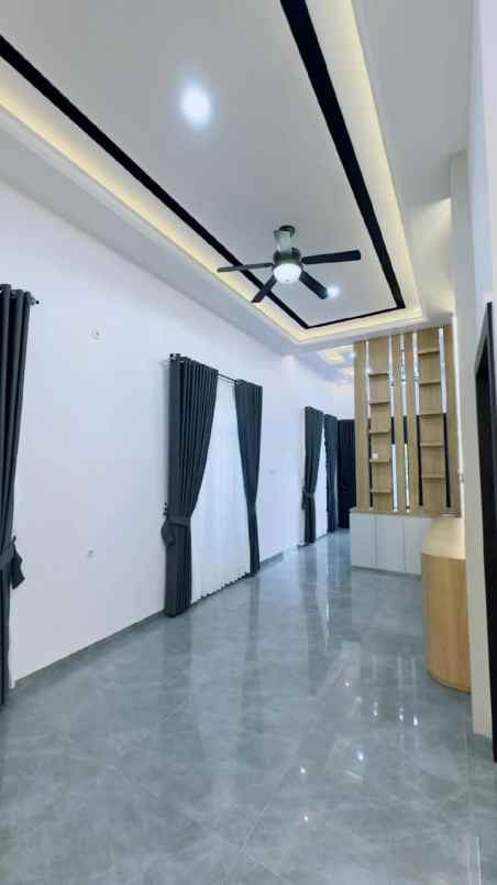 rumah mewah dekat gerbang toll