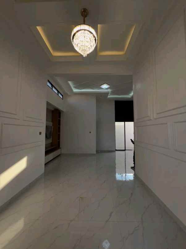 rumah mewah dekat gerbang toll