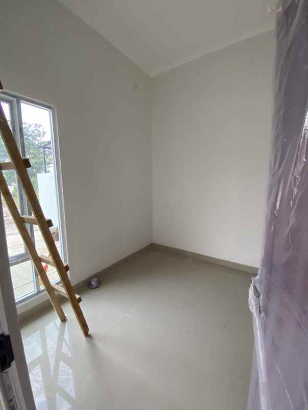 rumah mewah dua lantai dekat undip daerah mulawarman