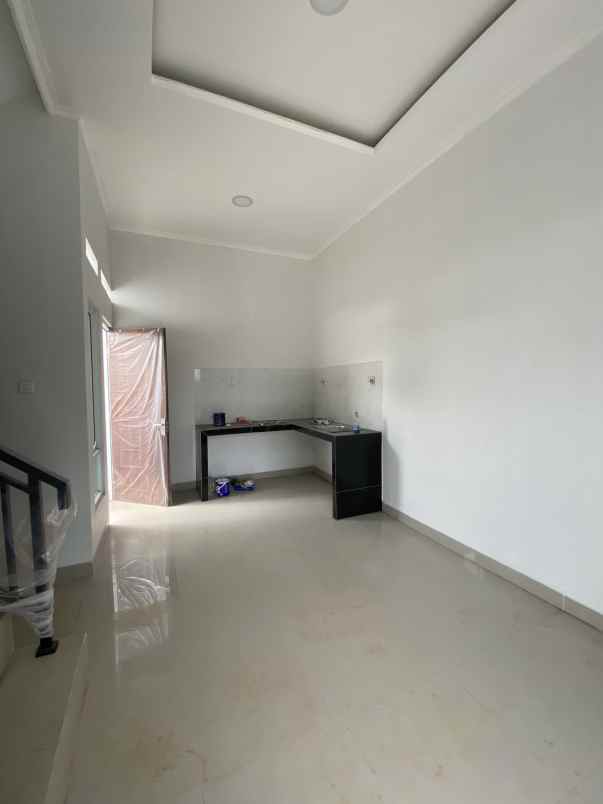 rumah mewah dua lantai dekat undip daerah mulawarman