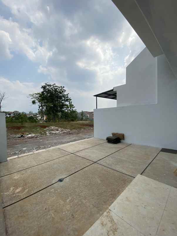 rumah mewah dua lantai dekat undip daerah mulawarman