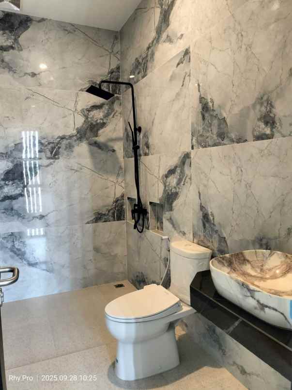 rumah mewah modern dekat kampus ugm yogyakarta