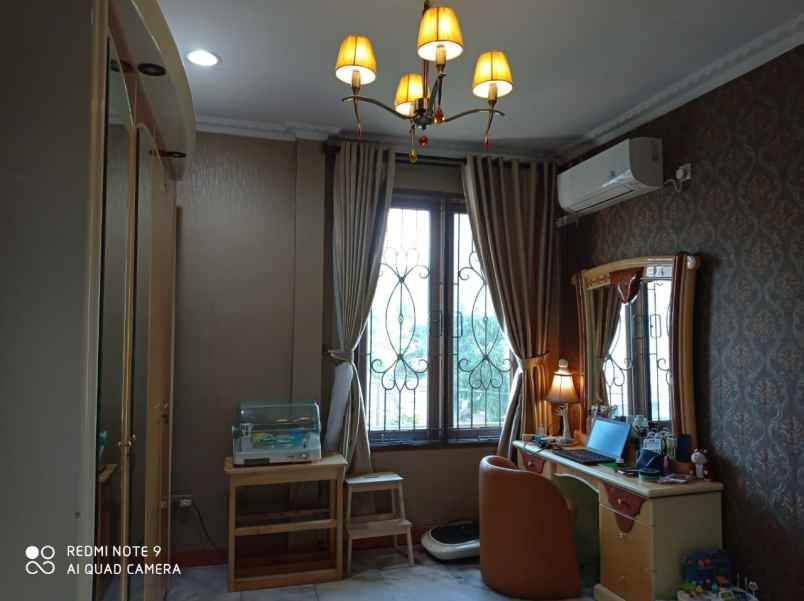 rumah mewah siap huni 2 lantai di muara karang