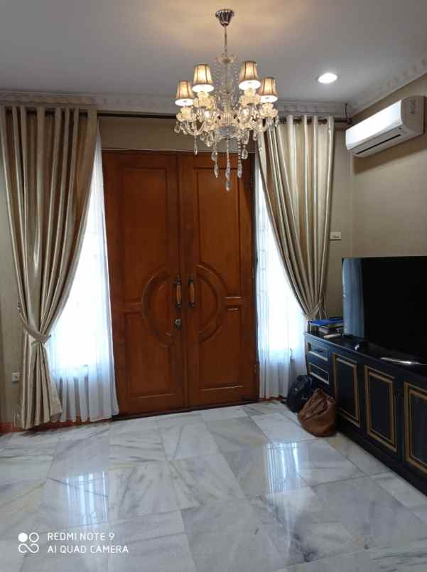 rumah mewah siap huni 2 lantai di muara karang