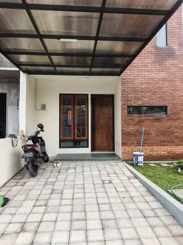 rumah mewah tengah kota semarang dekat rs ketileng