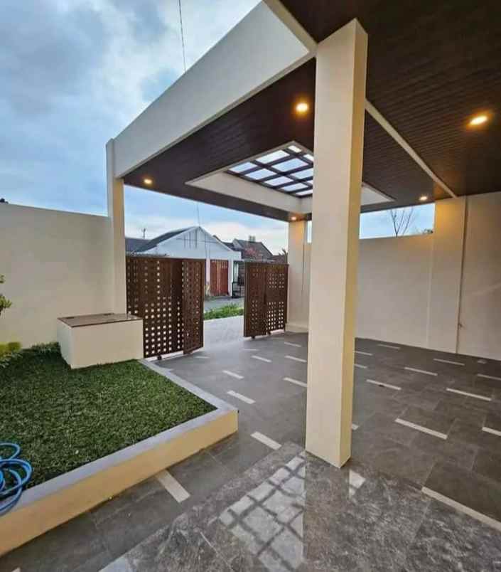 rumah modern di lokasi strategis