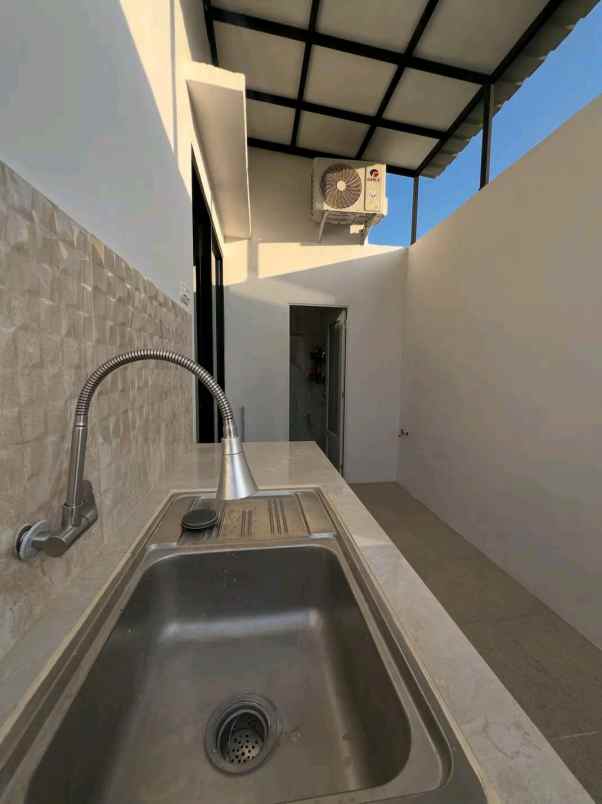 rumah modern di lokasi strategis