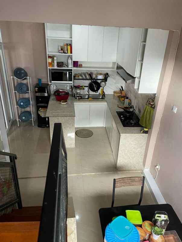 rumah modern minimalis 3 lantai perum bukit sariwangi