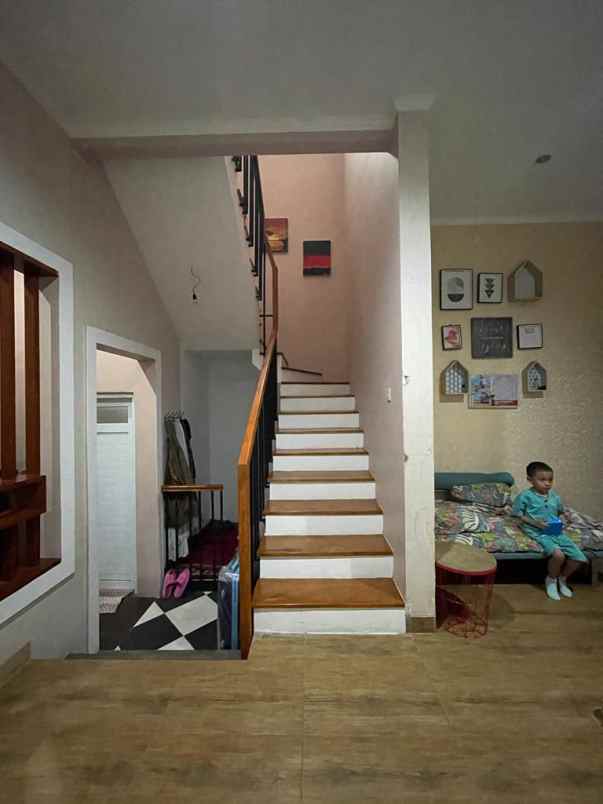 rumah modern minimalis 3 lantai perum bukit sariwangi