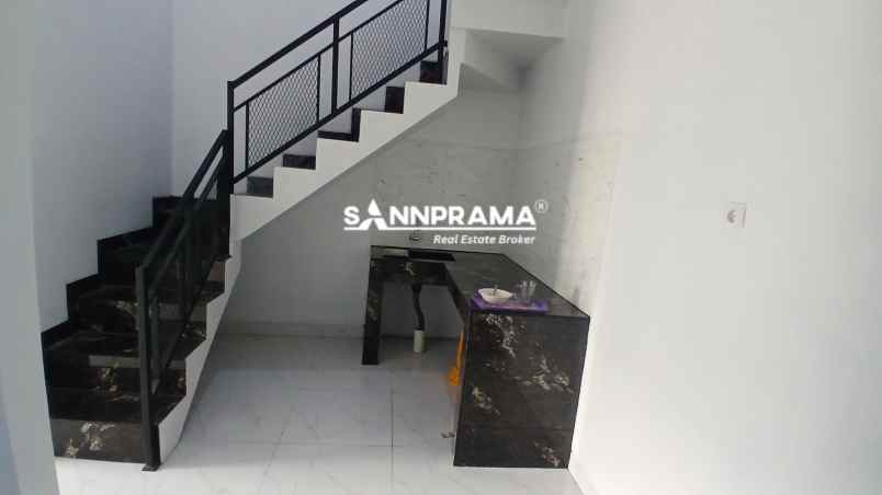 rumah modern tropis daerah perumnas depok 1