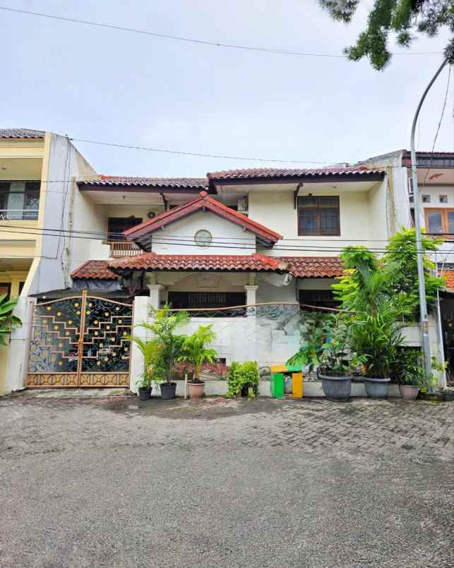 rumah mulyosari utara strategis