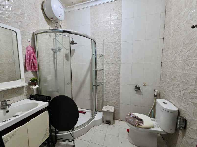 rumah murah dua lantai di aralia harapan indah bekasi