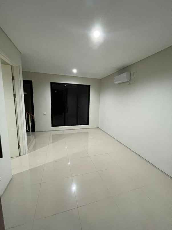 rumah northwest lake citraland utara