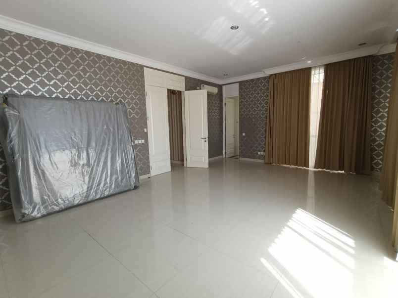 rumah pakuwon indah cluster la riz wood