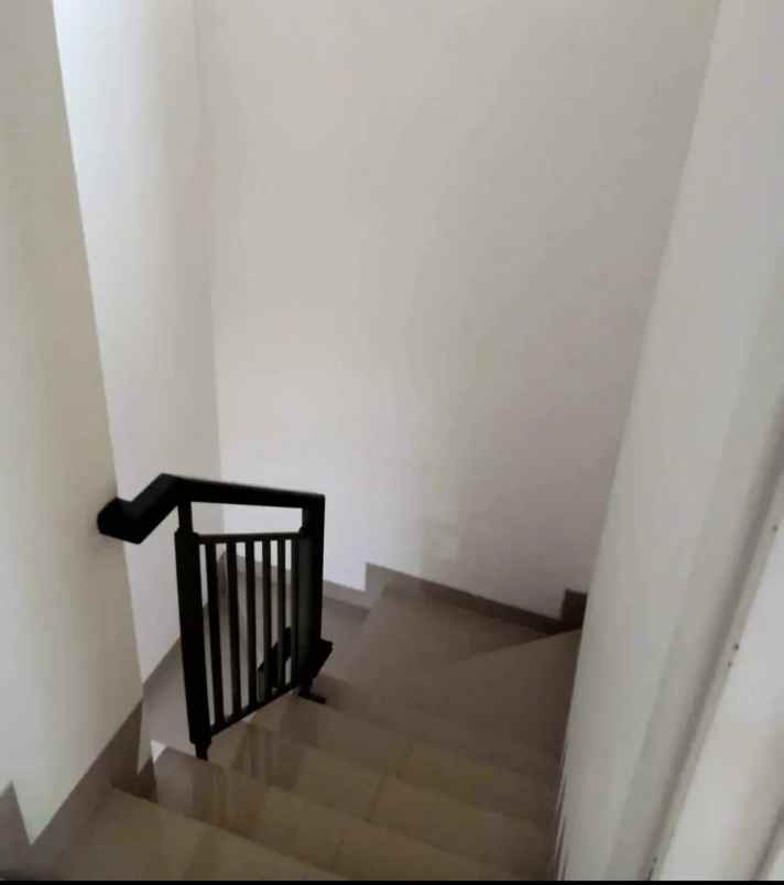 rumah paramount village semarang barat