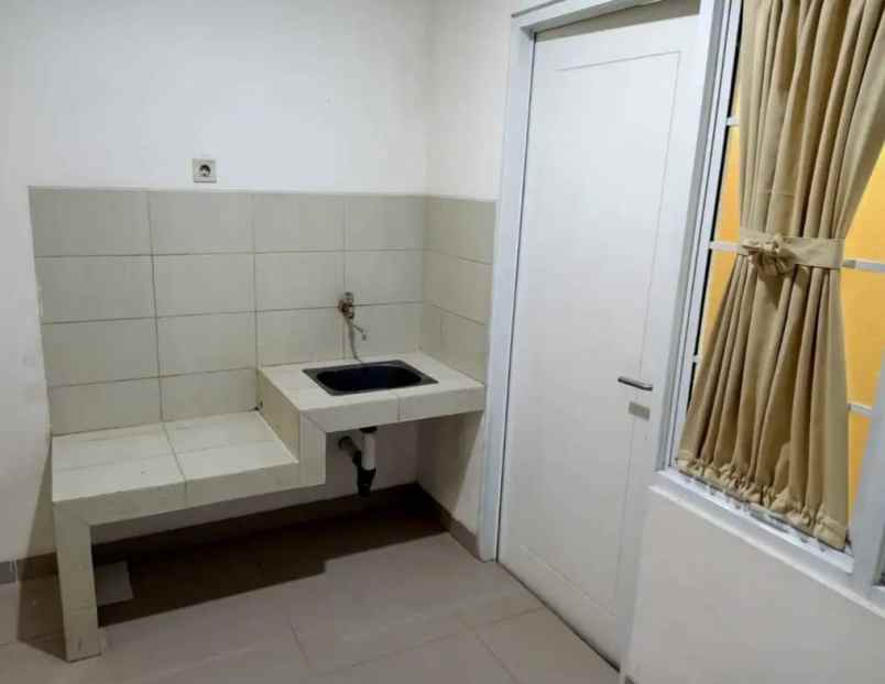 rumah paramount village semarang barat