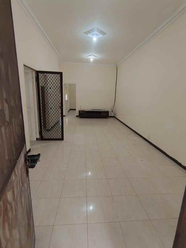 rumah ploso timur 2 lantai