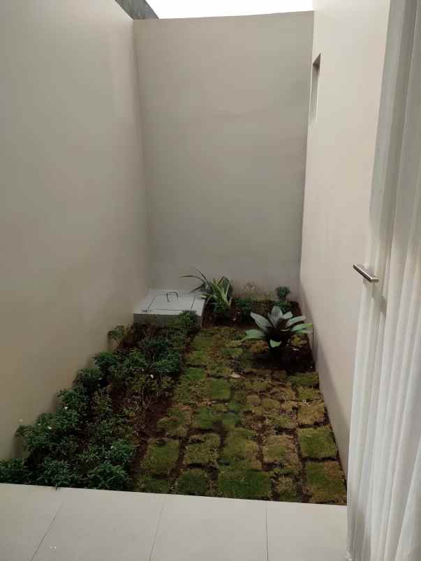 rumah ready dua lantai di cluster simongan semarang