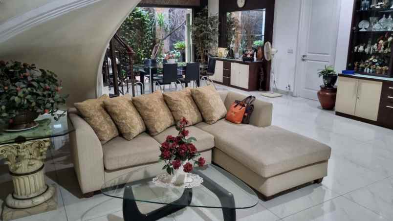 rumah regency 21 semi furnished