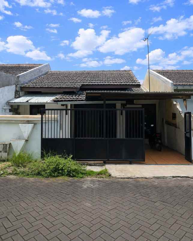 rumah rungkut mapan tengah strategis