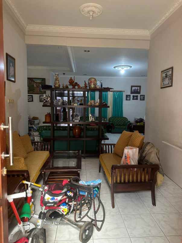 rumah sarijadi 10 menit tol pasteur halaman depan luas