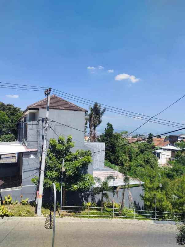 rumah sariwangi dekat ciwaruga gegerkalong bandung