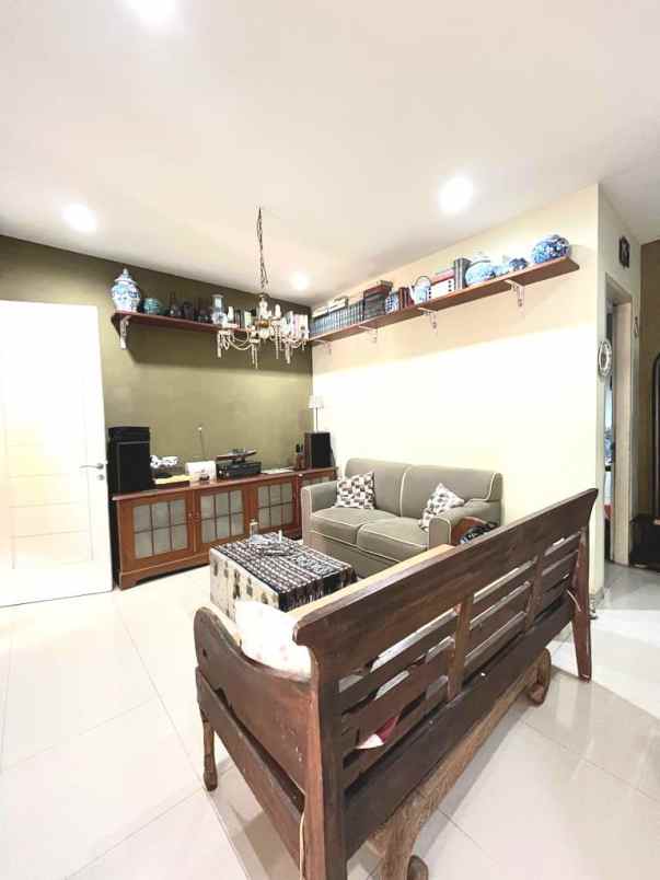 rumah second cantik di ciganjur jakarfa selatan