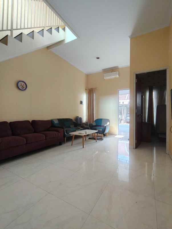 rumah second dalam cluster di kramat jati jaktim
