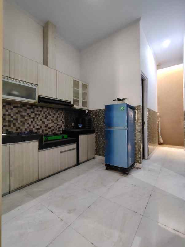 rumah second dalam cluster di kramat jati jaktim