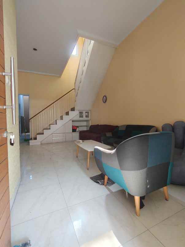 rumah second dalam cluster di kramat jati jaktim