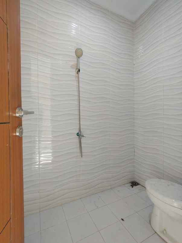 rumah second dalam cluster di kramat jati jaktim