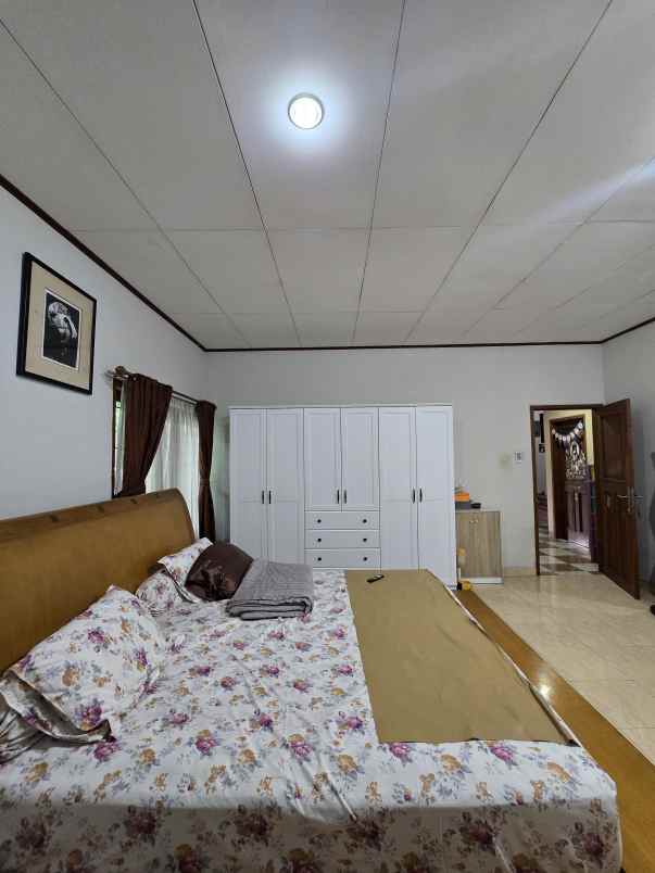 rumah second posisi hook di pondok kelapa jaktim